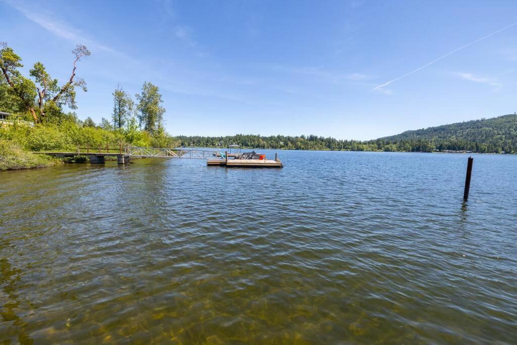 Kelly'S Sunset Lake Retreat Shawnigan Lake Eksteriør billede