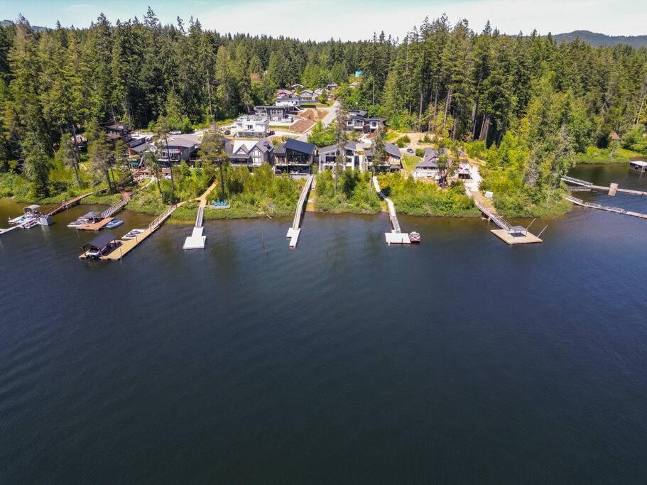 Kelly'S Sunset Lake Retreat Shawnigan Lake Eksteriør billede